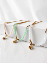 Load image into Gallery viewer, Flower charm beaded necklace