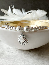 Load image into Gallery viewer, Shell Charm Beaded Bracelet