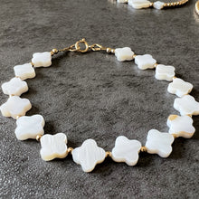 Load image into Gallery viewer, Mother of Pearl Clover Bracelet