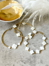 Load image into Gallery viewer, Mother of Pearl Clover Bracelet