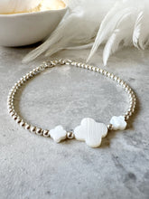 Load image into Gallery viewer, Mother of Pearl Clover Bracelet