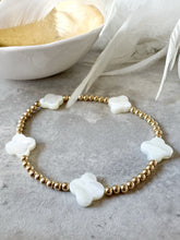 Load image into Gallery viewer, Mother of Pearl Clover Bracelet