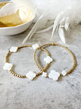 Load image into Gallery viewer, Mother of Pearl Clover Bracelet