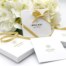 Load image into Gallery viewer, Flower charm Bead and Tube Bracelet