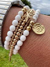 Load image into Gallery viewer, Gold Disc Charm White Bead Bracelet