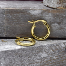 Load image into Gallery viewer, Single Clover huggie hoop earrings