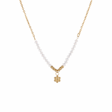 Load image into Gallery viewer, Flower charm beaded necklace
