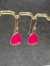 Load image into Gallery viewer, Fuchsia Chalcedony Trillion Gemstone wire earrings
