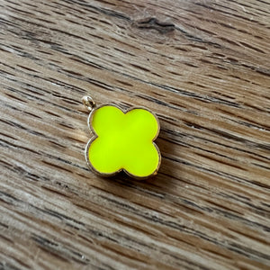 Single Clover huggie hoop earrings