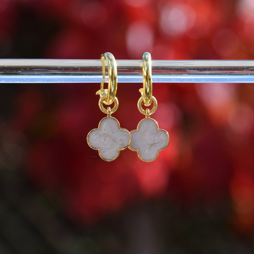 Single Clover huggie hoop earrings