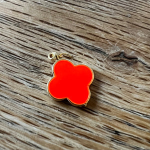Single Clover huggie hoop earrings
